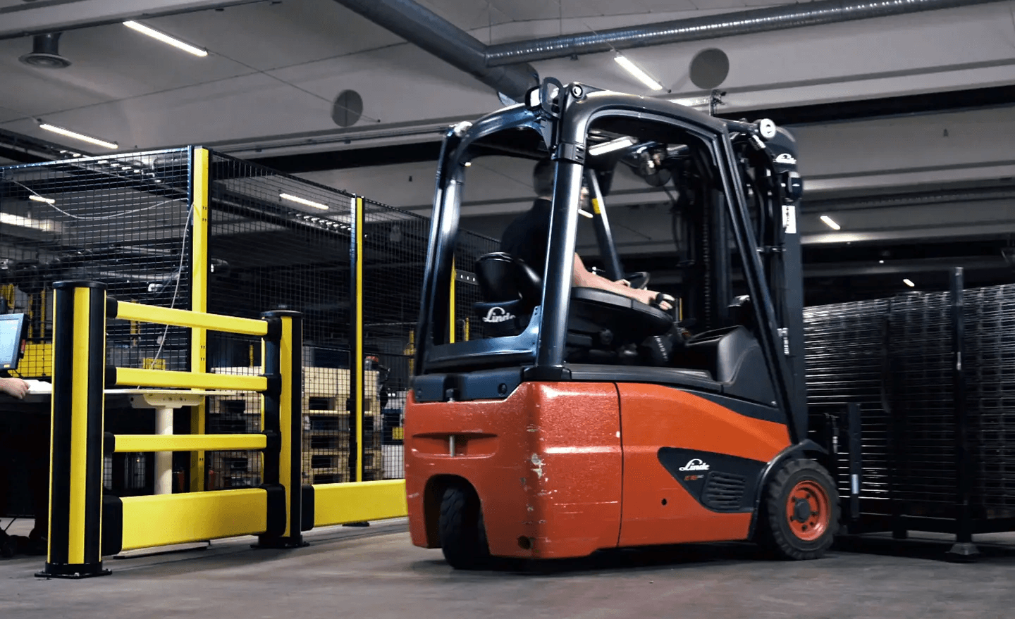 ポリマー製フォークリフトバリア.png (1)